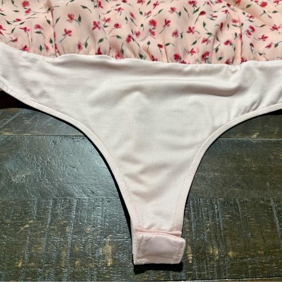 WORN ONCE L’Academie LA Revolve Pink Floral Surplice Bodysuit Sz Medium - Picture 9 of 13